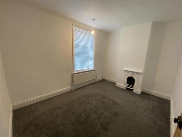3 bed Terraced to rent Image 7