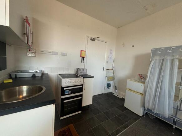 Studio to rent Image 6