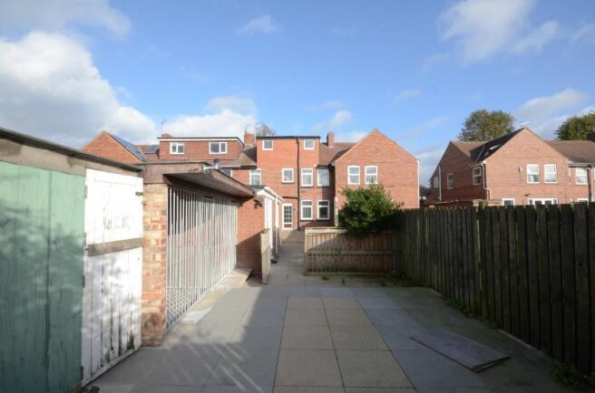 1 bed House Share to rent Image 11