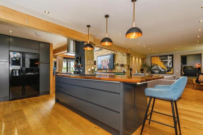 4 bed Barn Conversion for sale Image 8