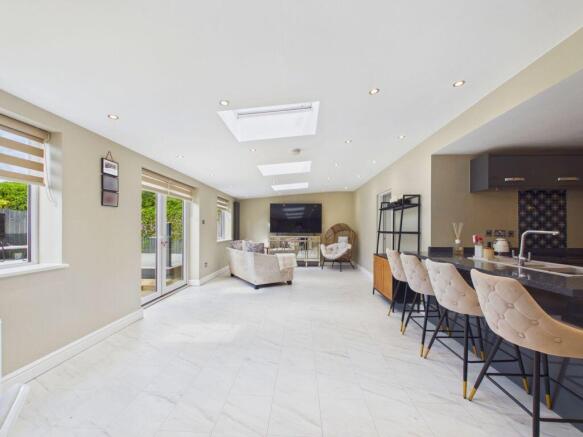 4 bed Semi-Detached for sale Image 6