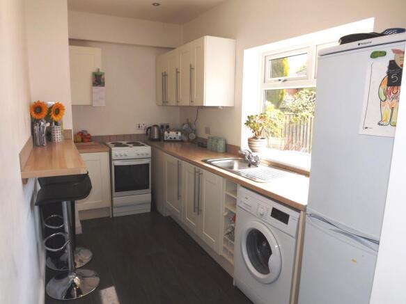 KITCHEN/BREAKFAST