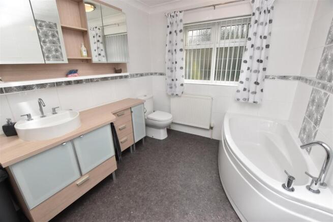 BATHROOM/WC