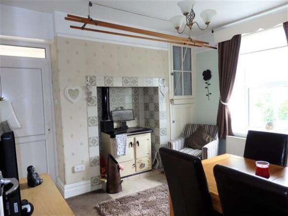 DINING ROOM :