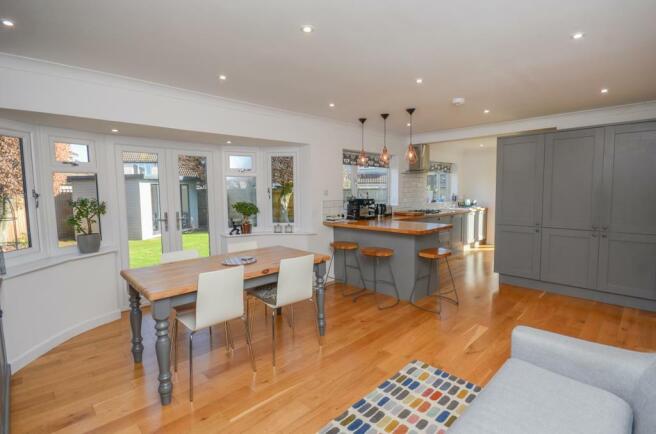 Dining area pic 2.jpg