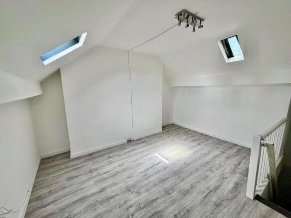 3 bed House to rent Image 8