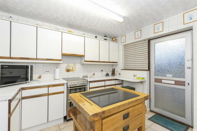 Kitchen 1.jpg