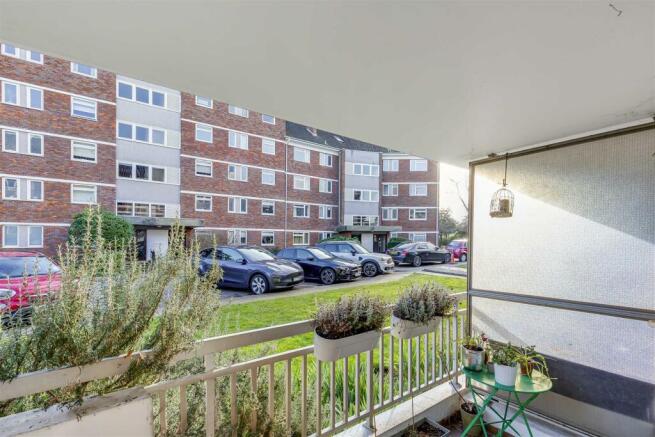 J rk_House_Courtlands_TW10-17.JPG