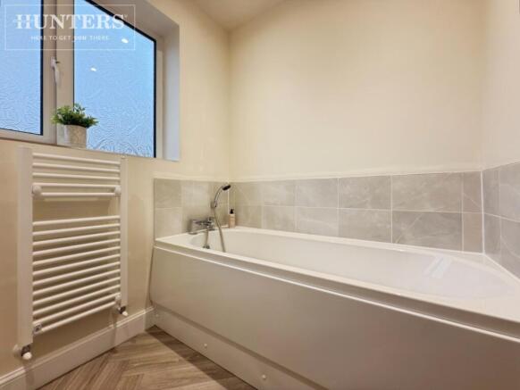 5 bed Detached for sale Image 11