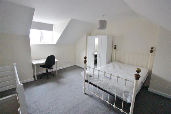 4 bed Terraced to rent Image 9