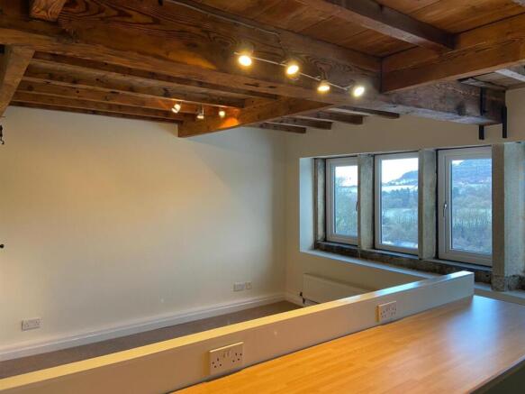 2 bed Apartment to rent Image 4