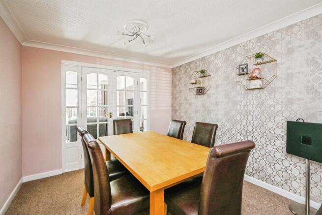 4 bed Semi-Detached for sale Image 6