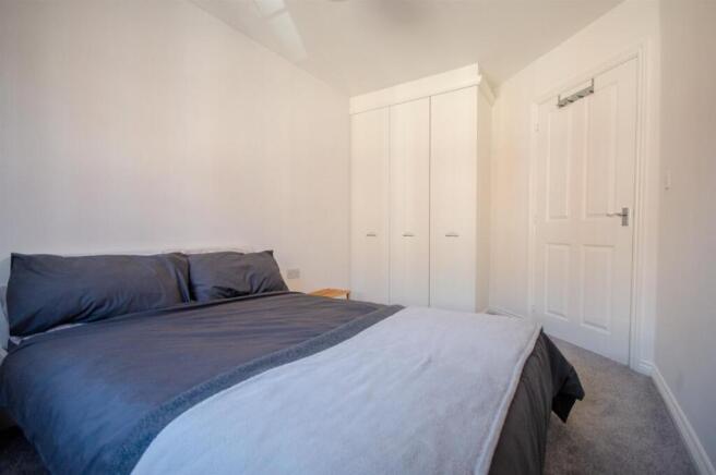 2 bed Apartment to rent Image 6
