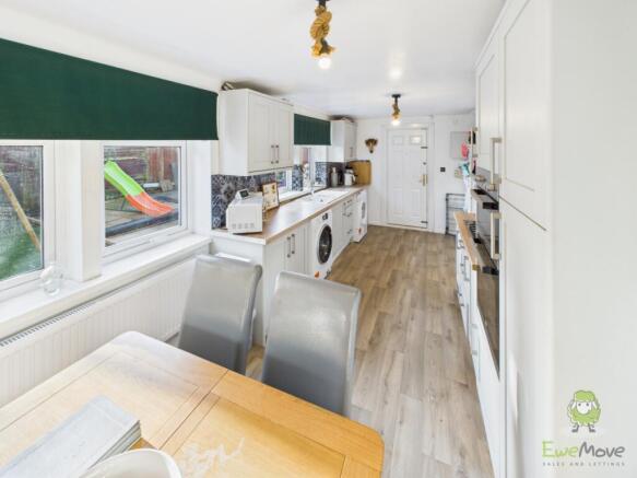 3 bed Semi-Detached for sale Image 11