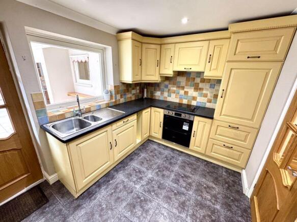 Raylaw Avenue, Welshpool photo 4