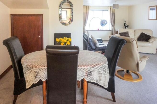 Lounge/Dining Room