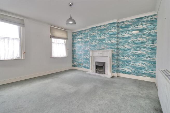 5 bed Semi-Detached for sale Image 3