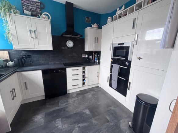 3 bed Semi-Detached for sale Image 5