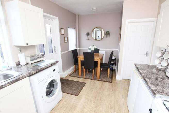 3 bed House to rent Image 12