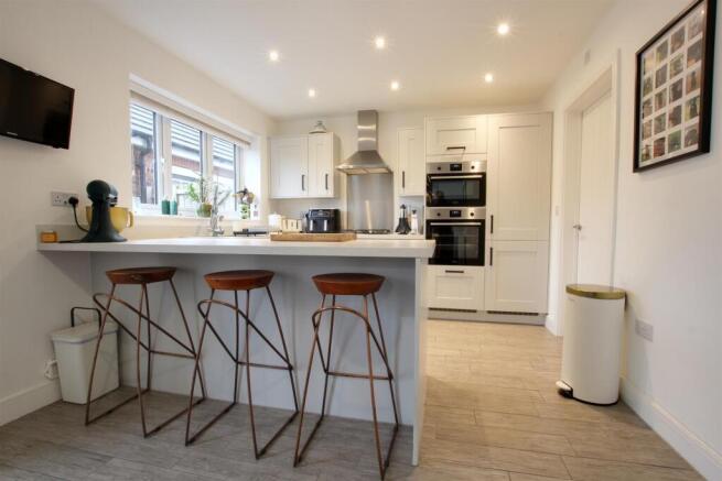 4 bed Detached for sale Image 6