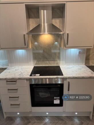 2 bed Terraced to rent Image 5