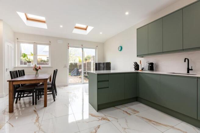 Kitchen/ Dining Room