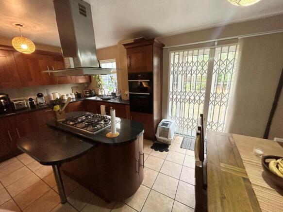 kitchen 2.jpg