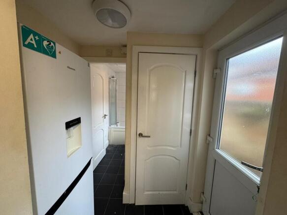 2 bed Terraced to rent Image 8