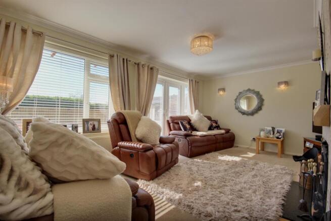4 bed Detached Bungalow for sale Image 6