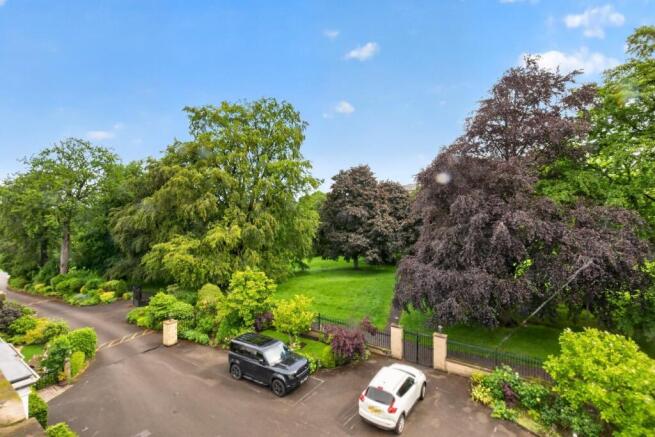 3 bed Apartment for sale Image 8