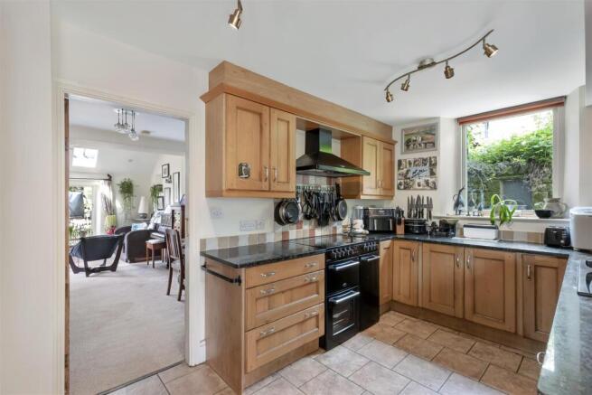4 bed Detached for sale Image 7