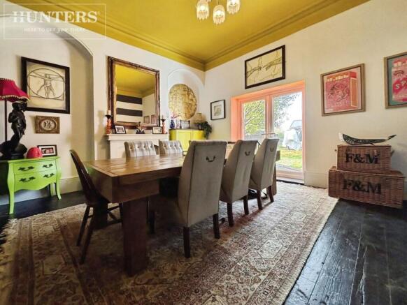 5 bed Detached for sale Image 7