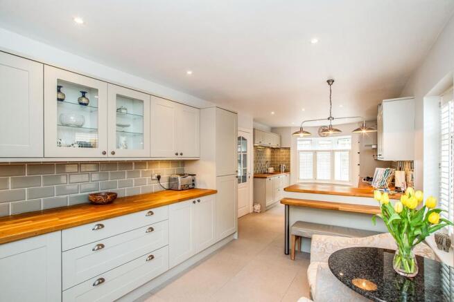 Kitchen / Dining Roo