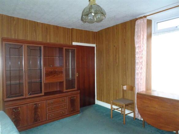 Living Room/Dining Area