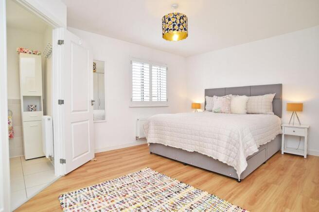 4 bed Detached to rent Image 10