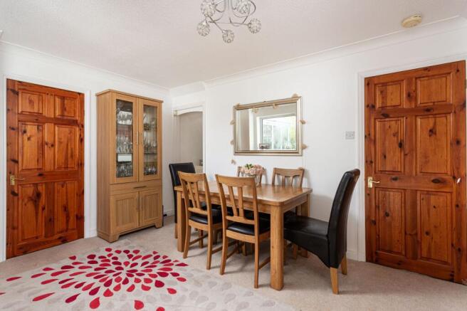 4 bed Detached for sale Image 7
