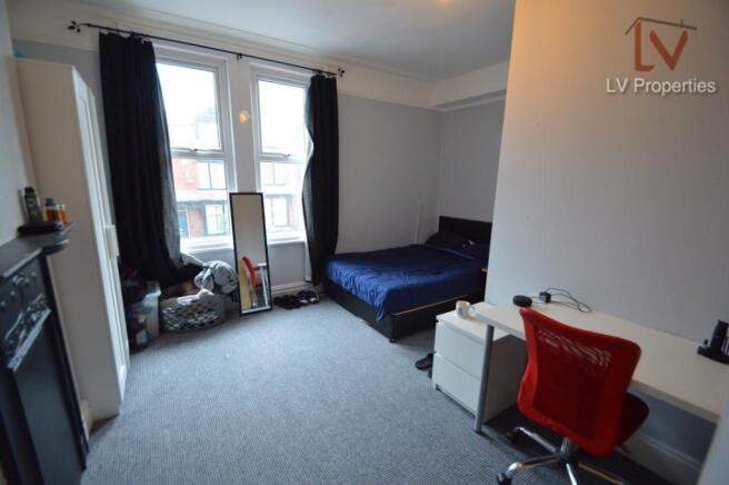 5 bed Terraced to rent Image 5