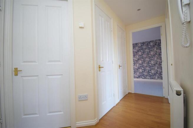 2 bed Flat to rent Image 10