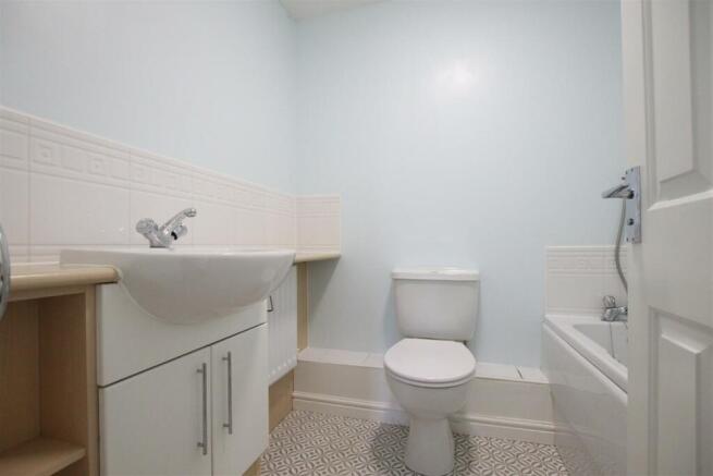 Bathroom_.JPG
