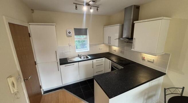 14 Crompton Court - Kitchen 2.jpeg