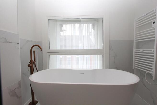 2 bed Apartment to rent Image 10