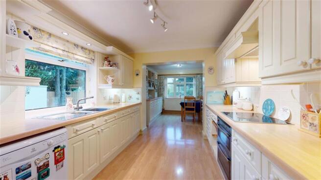 Kitchen / Dining Area