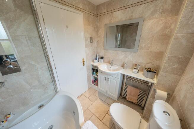 FAMILY BATHROOM/WC