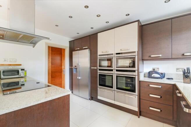 4 bed Detached for sale Image 7