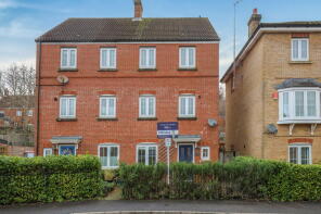 27, Connaught Way, Alton GU34 1UB
