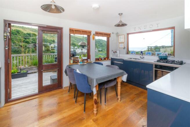 Parry Parrys Place-102.jpg