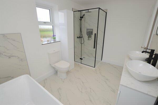 bath & shower room
