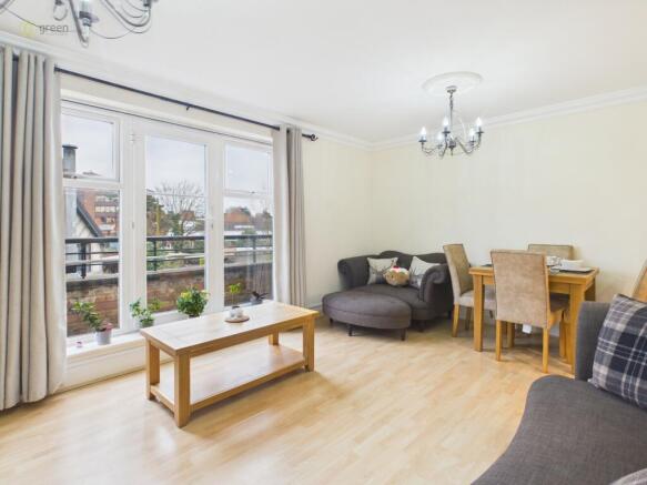 cam05459g0pr0129still030