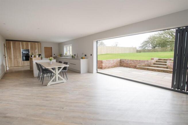 4 bed Detached for sale Image 5