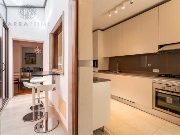 6-Bedroom Residence in Central Faro - A Truly Rare Find!
